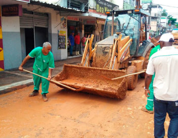 Prefeitura realiza trabalhos de limpeza em locais atingidos pela chuva