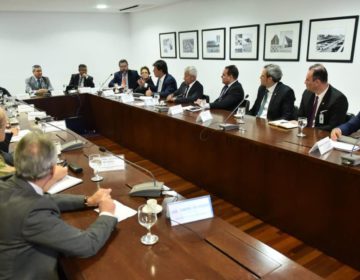 Ministros se reúnem para discutir ações de combate ao novo coronavírus