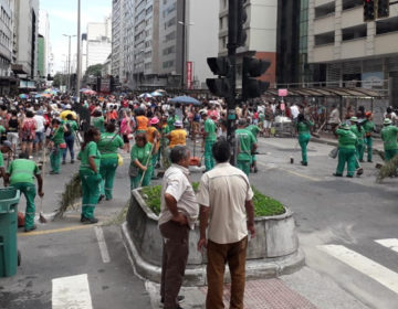 Demlurb recolhe 15 toneladas de lixo após blocos de carnaval