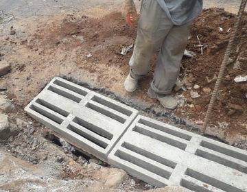 Secretaria de Obras faz manutenção de redes de drenagem e bocas de lobo