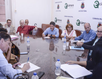 Situação da praça de Santa Terezinha é discutida na Câmara Municipal