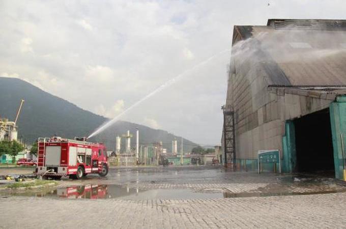 MPF investiga causas de fogo em armazém de fertilizantes em Cubatão