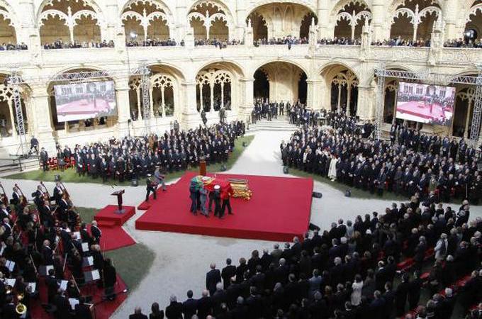 Autoridades relembram atuação política de Mário Soares