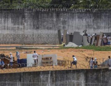 Presos voltam aos telhados da Penitenciária de Alcaçuz