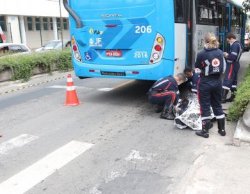 Homem morre após ser atropelado por ônibus no Centro