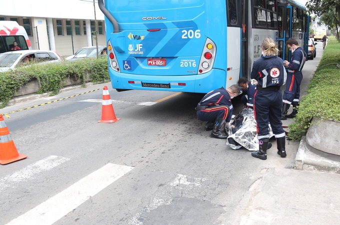 Homem morre após ser atropelado por ônibus no Centro