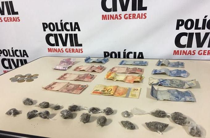 Polícia deflagra operação e apreende 18 buchas de maconha