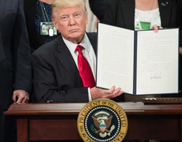 Trump assina ordem para construção de muro na fronteira dos EUA com o México