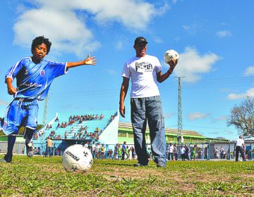 Abertas as inscrições para o programa “Bom de Bola” da Secretaria de Esporte e Lazer