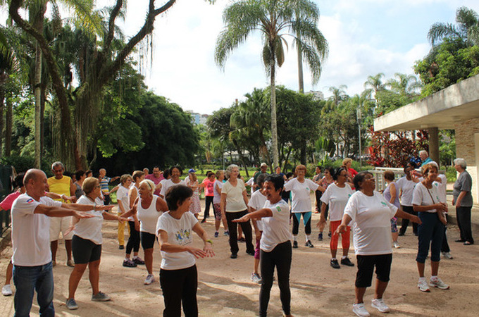 Pro-Idoso realiza atividade no parque do Museu Mariano Procópio