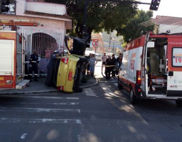 Colisão entre carros no bairro Mariano Procópio