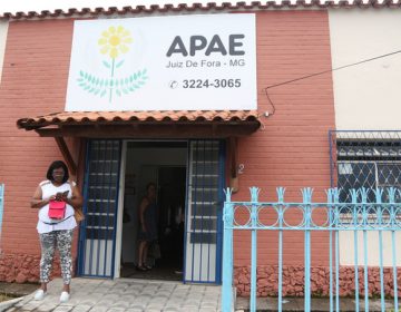 Autoridades discutem situação da APAE com representantes da associação e sociedade