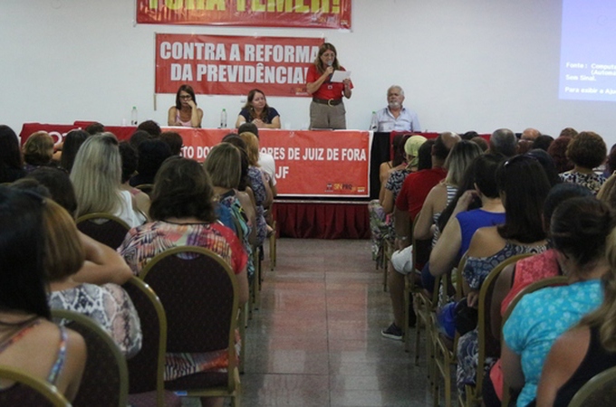 Professores Municipais suspendem greve