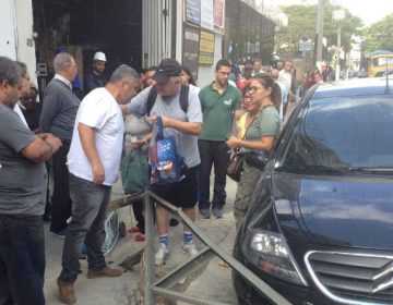 Estrutura metálica despenca de obra na Avenida Itamar Franco