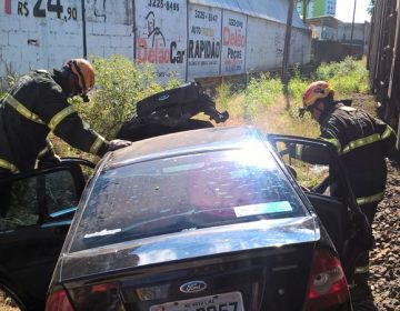 Acidente entre carro e trem deixa 4 feridos na Zona Norte