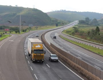 Polícia Rodoviária Federal orienta motoristas sobre viagem segura