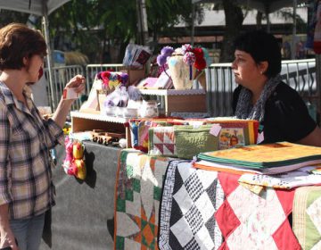 “Praça Cultural” leva arte artesanal para o espaço público