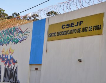 Adolescentes agridem agentes durante motim no Centro Socioeducativo