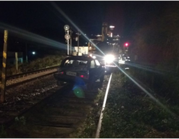 Motorista alcoolizado provoca acidente com trem e é preso em Santos Dumont