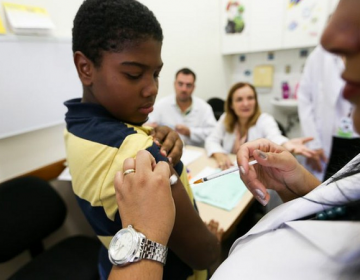 Ministério da Saúde anuncia vacinação contra HPV para meninos de 11 a 15 anos