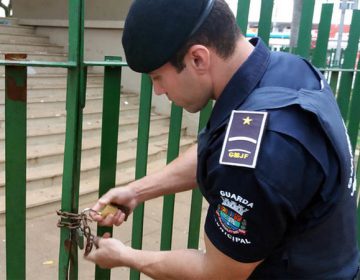 Portões da Praça dos Três Poderes são fechados pela Guarda Municipal