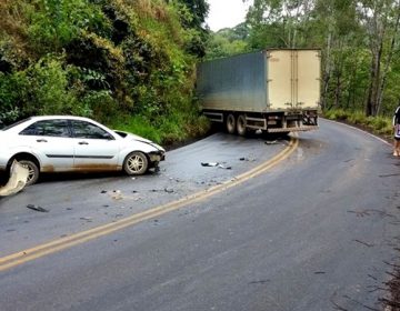 Ford Focus e caminhão se chocam na estrada Muriaé-Miraí