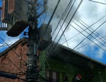 Bombeiros combatem incêndio em transformador de energia no Furtado de Menezes