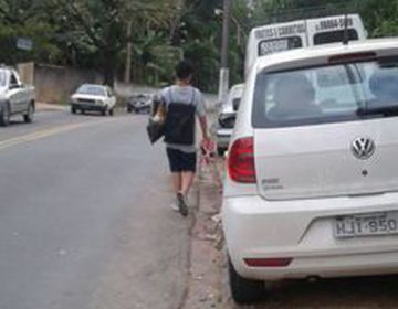 Moradores reclamam de calçadas quebradas no bairro Santo Antônio