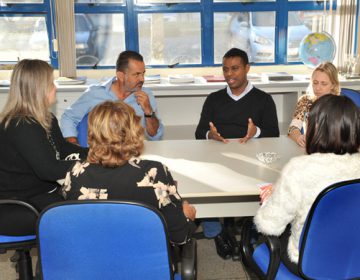 Comissão da Criança, do Adolescente e da Juventude visita instituições de capacitação de jovens