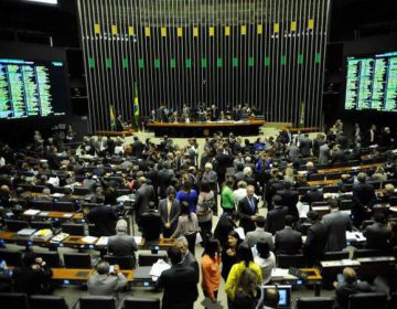 Oposicionistas pedem que Maia mude rito da sessão desta quarta-feira