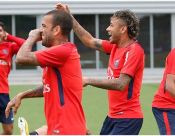 Acabou  a  novela: Neymar se apresenta  ao Paris Saint -Germain