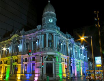 Prédio da Funalfa recebe iluminação especial para a Rainbow Fest