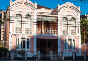 Polo de Enriquecimento Cultural da UFJF abre cursos para pessoas a partir de 45 anos