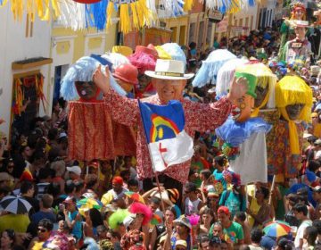 Carnaval pelo Brasil com muito axé e diversão