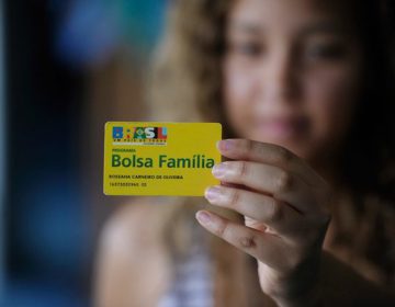 Beneficiário do Bolsa-Família poderá ter cartão de compra de material escolar