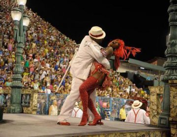 Cai venda de ingressos do carnaval carioca para estrangeiros