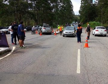 Blitz educativa conscientiza motoristas sobre segurança no trânsito durante o carnaval