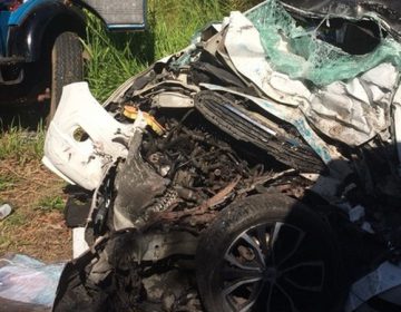 Acidente envolvendo caminhão e carro deixa três mortos na MG-353