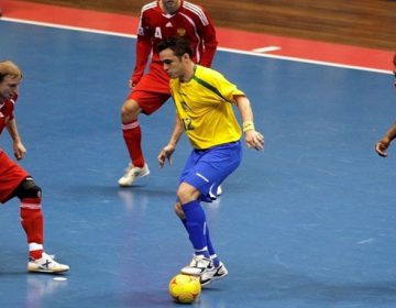 Com cobranças de lateral com as mãos, Fifa aprova novas regras no futsal