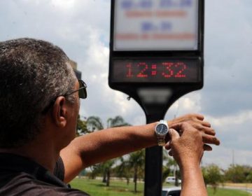 Adotado em três regiões do país, horário de verão termina no próximo domingo