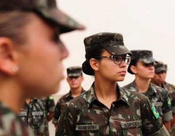 Pela primeira vez, Exército recebe mulheres na Aman para ensino militar bélico