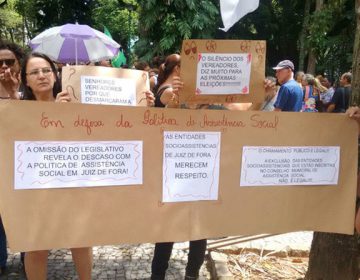 Servidores da Amac protestam contra chamamento público da PJF