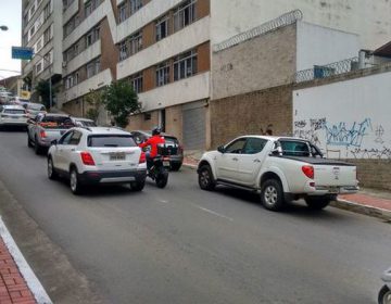 Projeto de lei que regulamenta aplicativos de transporte mobiliza motoristas da Uber e taxistas