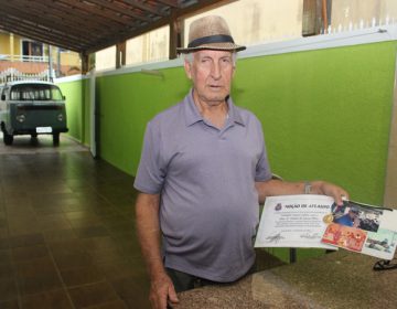 Walter Pires, comunicador oficial da feira da Avenida Brasil, se aposenta após 50 anos de trabalho