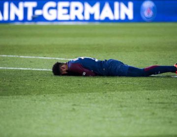 Neymar sofre um entorse no tornozelo e deve ficar dois  meses fora de campo