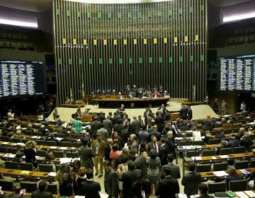 Com janela partidária, deputados começam a trocar de legenda sem sofrer punição