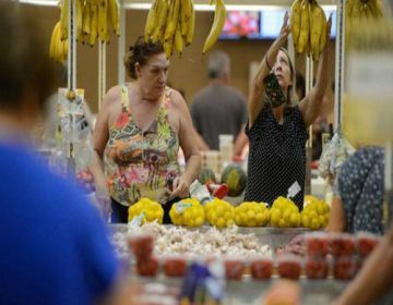 Preço dos alimentos volta a segurar a inflação