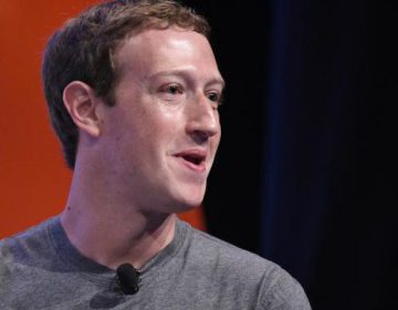 Zuckerberg diz que vai ajudar a esclarecer vazamento de informações do Facebook