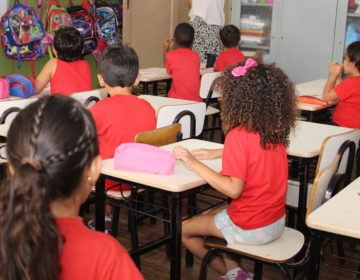 Prefeito sanciona lei que garante prioridades em escolas para vítimas de violência doméstica