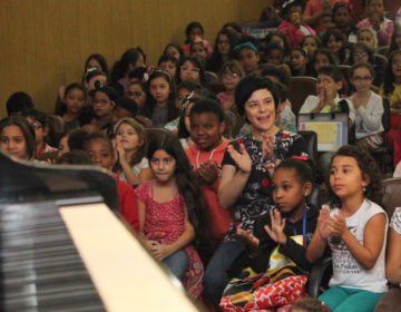 Fernanda Takai tem encontro especial com alunos do Conservatório de Música Haidée França Americano